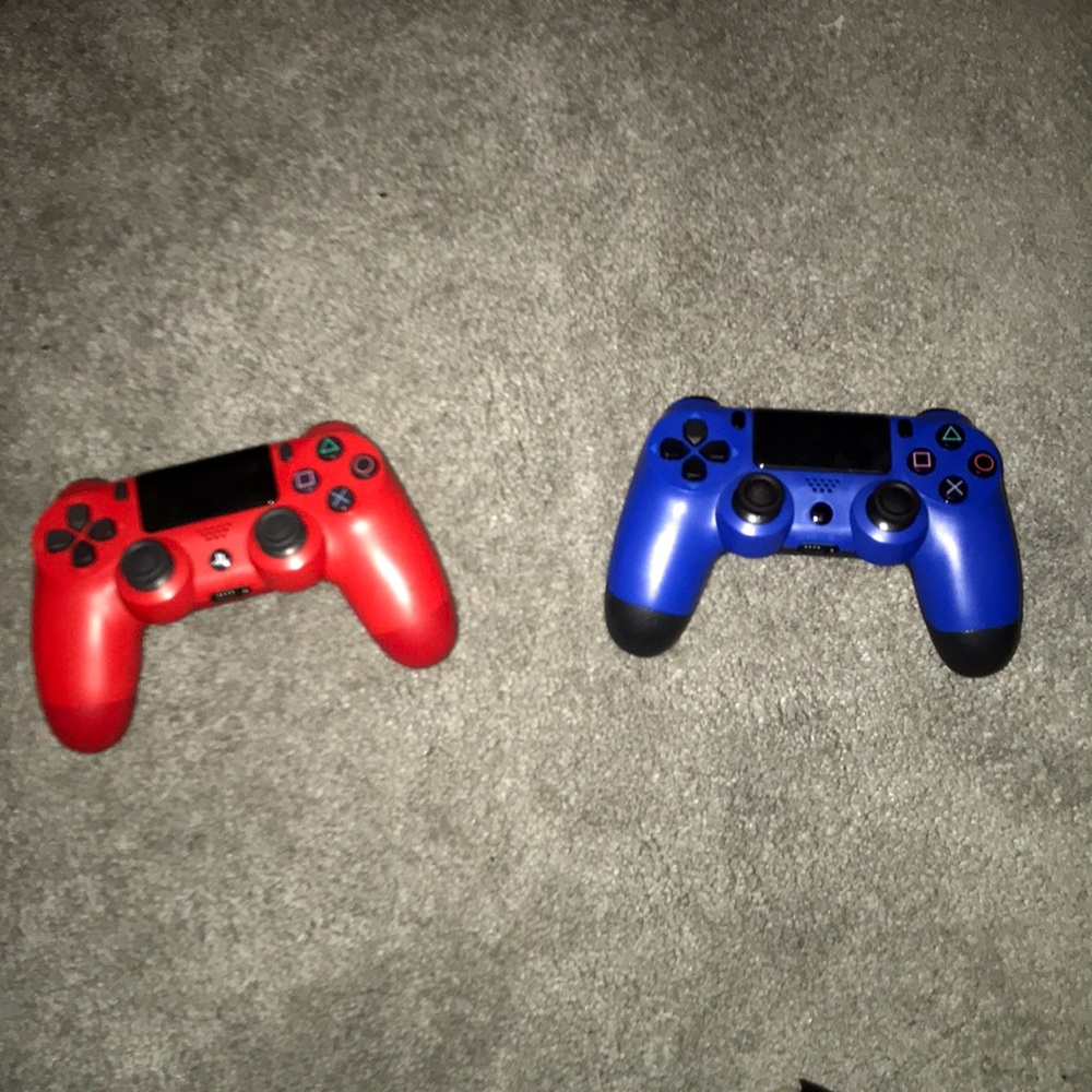 PS4 controllers